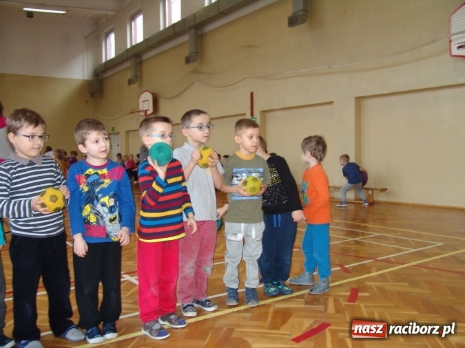 Zdjęcie w galerii na portalu naszraciborz.pl: Najstarsze przedszkolaki znów w progach SP18 wiadomości z regionu