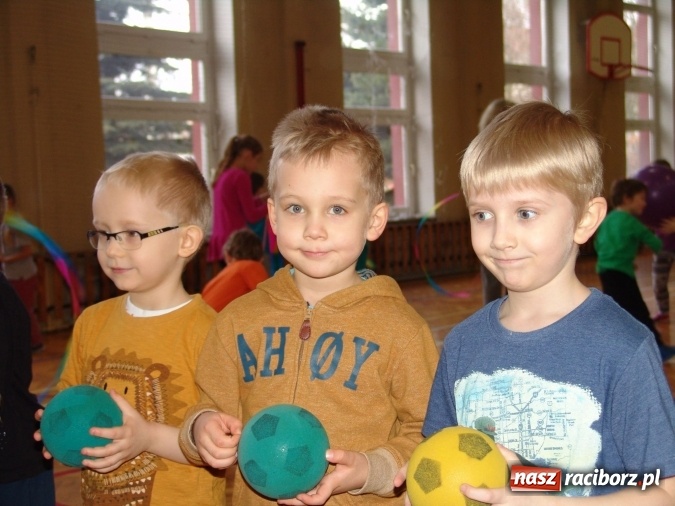 Zdjęcie w galerii na portalu naszraciborz.pl: Najstarsze przedszkolaki znów w progach SP18 wiadomości z regionu