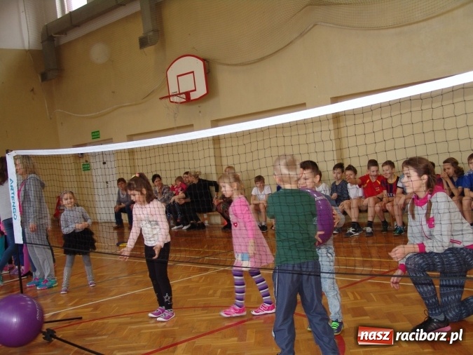 Zdjęcie w galerii na portalu naszraciborz.pl: Najstarsze przedszkolaki znów w progach SP18 wiadomości z regionu