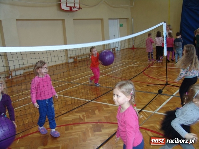 Zdjęcie w galerii na portalu naszraciborz.pl: Najstarsze przedszkolaki znów w progach SP18 wiadomości z regionu