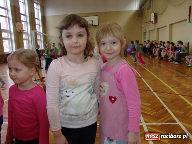Zdjęcie w galerii na portalu naszraciborz.pl: Najstarsze przedszkolaki znów w progach SP18 wiadomości z regionu