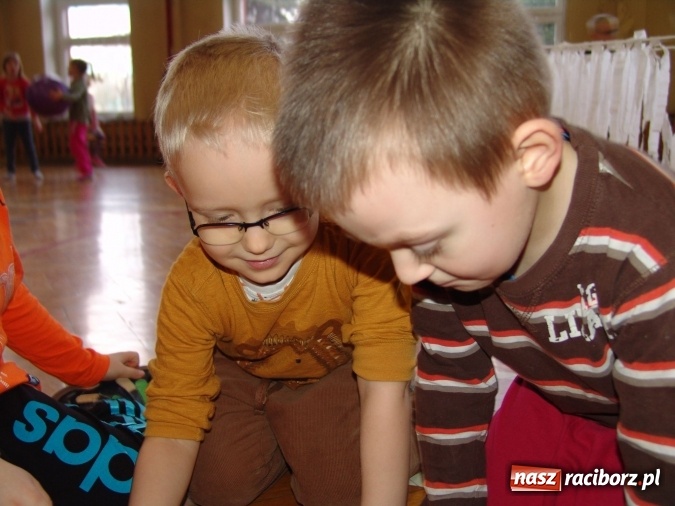 Zdjęcie w galerii na portalu naszraciborz.pl: Najstarsze przedszkolaki znów w progach SP18 wiadomości z regionu