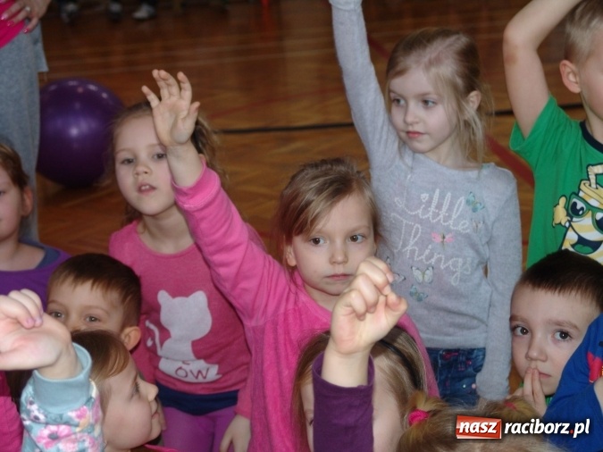 Zdjęcie w galerii na portalu naszraciborz.pl: Najstarsze przedszkolaki znów w progach SP18 wiadomości z regionu