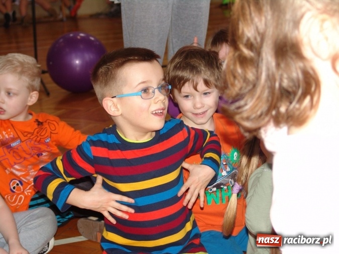 Zdjęcie w galerii na portalu naszraciborz.pl: Najstarsze przedszkolaki znów w progach SP18 wiadomości z regionu