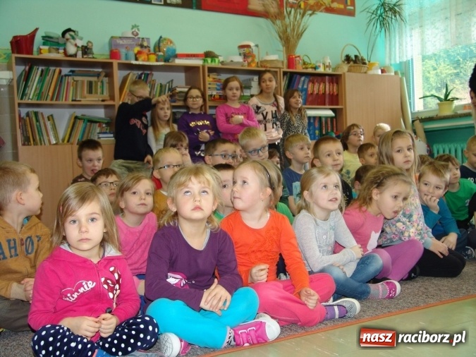 Zdjęcie w galerii na portalu naszraciborz.pl: Najstarsze przedszkolaki znów w progach SP18 wiadomości z regionu