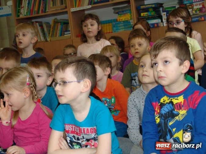 Zdjęcie w galerii na portalu naszraciborz.pl: Najstarsze przedszkolaki znów w progach SP18 wiadomości z regionu