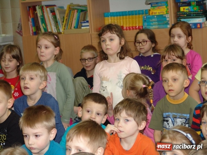 Zdjęcie w galerii na portalu naszraciborz.pl: Najstarsze przedszkolaki znów w progach SP18 wiadomości z regionu