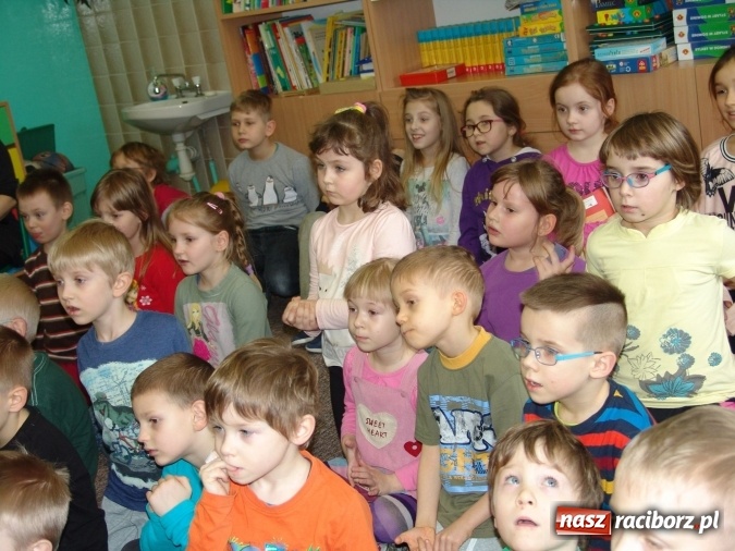 Zdjęcie w galerii na portalu naszraciborz.pl: Najstarsze przedszkolaki znów w progach SP18 wiadomości z regionu