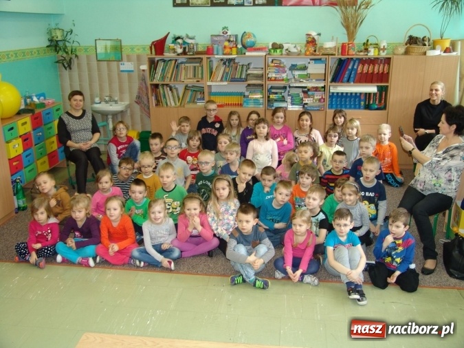 Zdjęcie w galerii na portalu naszraciborz.pl: Najstarsze przedszkolaki znów w progach SP18 wiadomości z regionu