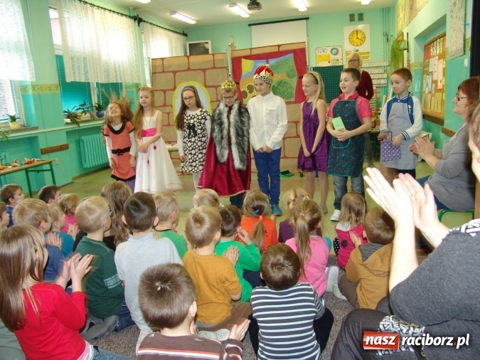 Zdjęcie w galerii na portalu naszraciborz.pl: Najstarsze przedszkolaki znów w progach SP18 wiadomości z regionu