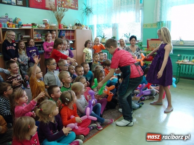 Zdjęcie w galerii na portalu naszraciborz.pl: Najstarsze przedszkolaki znów w progach SP18 wiadomości z regionu