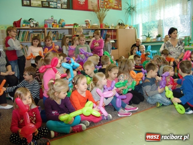 Zdjęcie w galerii na portalu naszraciborz.pl: Najstarsze przedszkolaki znów w progach SP18 wiadomości z regionu