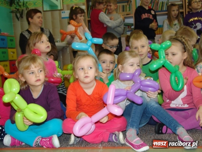 Zdjęcie w galerii na portalu naszraciborz.pl: Najstarsze przedszkolaki znów w progach SP18 wiadomości z regionu