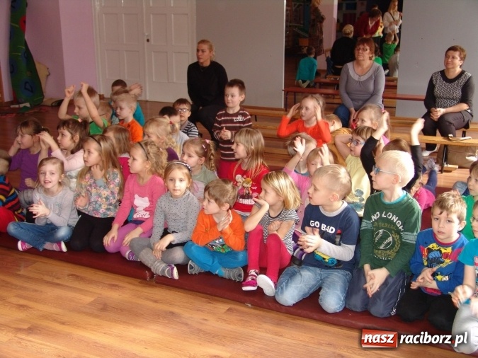 Zdjęcie w galerii na portalu naszraciborz.pl: Najstarsze przedszkolaki znów w progach SP18 wiadomości z regionu