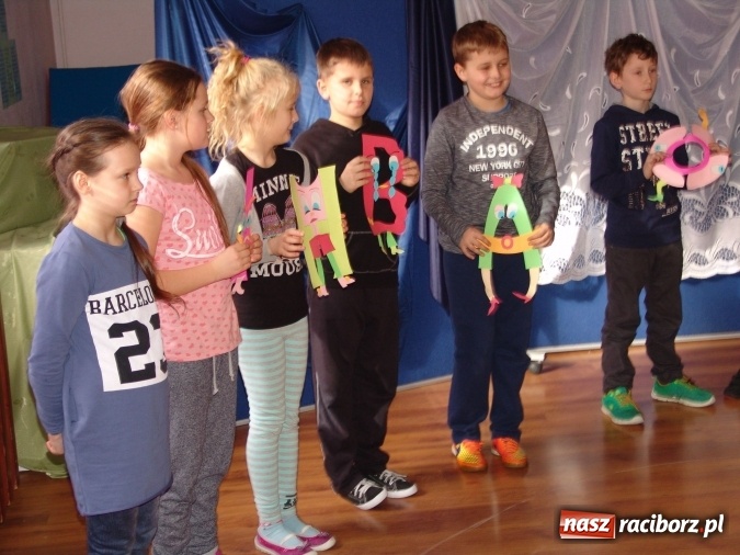 Zdjęcie w galerii na portalu naszraciborz.pl: Najstarsze przedszkolaki znów w progach SP18 wiadomości z regionu