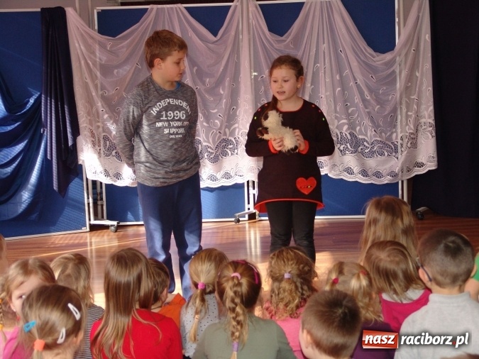 Zdjęcie w galerii na portalu naszraciborz.pl: Najstarsze przedszkolaki znów w progach SP18 wiadomości z regionu