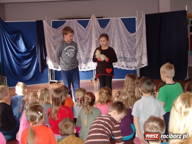 Zdjęcie w galerii na portalu naszraciborz.pl: Najstarsze przedszkolaki znów w progach SP18 wiadomości z regionu