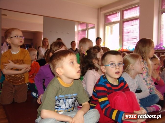 Zdjęcie w galerii na portalu naszraciborz.pl: Najstarsze przedszkolaki znów w progach SP18 wiadomości z regionu