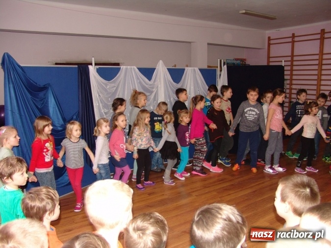 Zdjęcie w galerii na portalu naszraciborz.pl: Najstarsze przedszkolaki znów w progach SP18 wiadomości z regionu