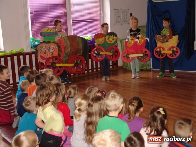 Zdjęcie w galerii na portalu naszraciborz.pl: Najstarsze przedszkolaki znów w progach SP18 wiadomości z regionu