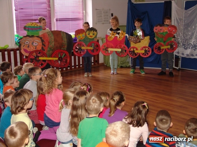 Zdjęcie w galerii na portalu naszraciborz.pl: Najstarsze przedszkolaki znów w progach SP18 wiadomości z regionu