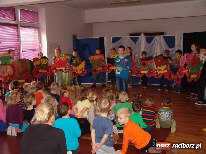 Zdjęcie w galerii na portalu naszraciborz.pl: Najstarsze przedszkolaki znów w progach SP18 wiadomości z regionu
