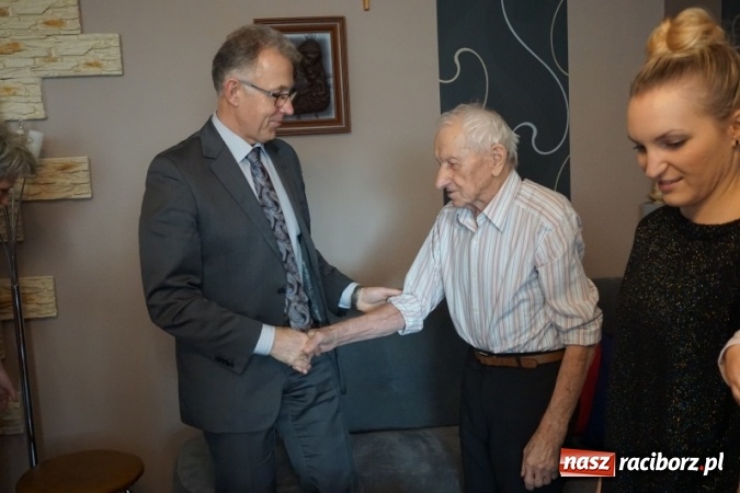 Zdjęcie w galerii na portalu naszraciborz.pl: Sto lat pana Władysława. Życzenia od prezydenta i list od premier, a kondycji nic tylko pozazdrościć wiadomości z regionu