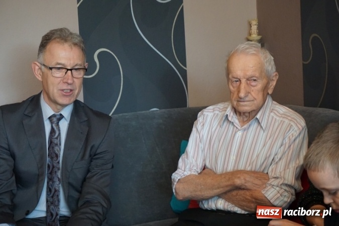 Zdjęcie w galerii na portalu naszraciborz.pl: Sto lat pana Władysława. Życzenia od prezydenta i list od premier, a kondycji nic tylko pozazdrościć wiadomości z regionu