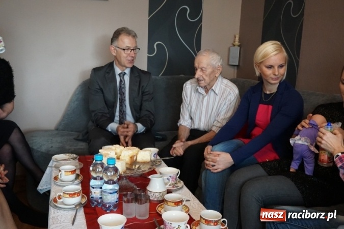 Zdjęcie w galerii na portalu naszraciborz.pl: Sto lat pana Władysława. Życzenia od prezydenta i list od premier, a kondycji nic tylko pozazdrościć wiadomości z regionu