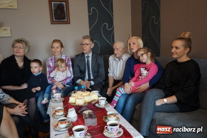 Zdjęcie w galerii na portalu naszraciborz.pl: Sto lat pana Władysława. Życzenia od prezydenta i list od premier, a kondycji nic tylko pozazdrościć wiadomości z regionu