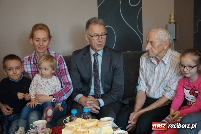 Zdjęcie w galerii na portalu naszraciborz.pl: Sto lat pana Władysława. Życzenia od prezydenta i list od premier, a kondycji nic tylko pozazdrościć wiadomości z regionu