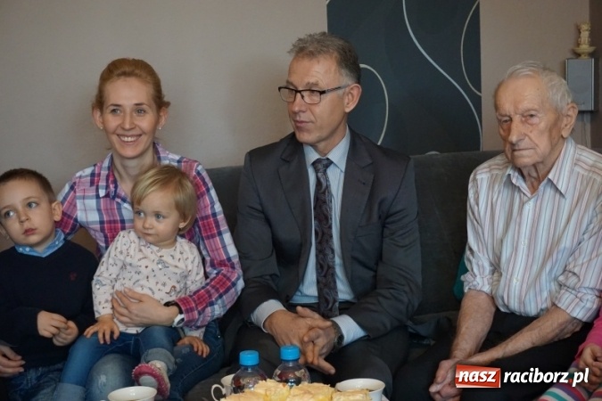 Zdjęcie w galerii na portalu naszraciborz.pl: Sto lat pana Władysława. Życzenia od prezydenta i list od premier, a kondycji nic tylko pozazdrościć wiadomości z regionu