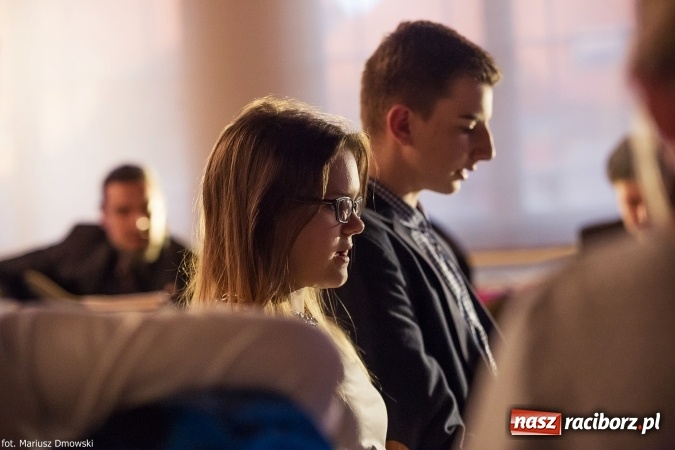 Zdjęcie w galerii na portalu naszraciborz.pl: Wieczorek poetycki poświęcony Jackowi Kaczmarskiemu w Gimnazjum nr 5  wiadomości z regionu