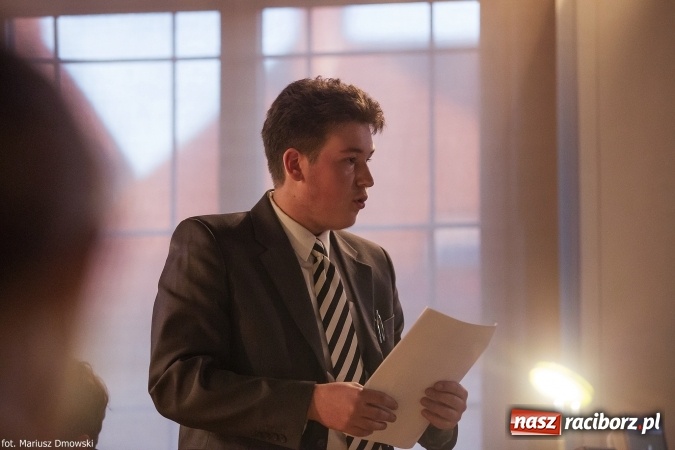 Zdjęcie w galerii na portalu naszraciborz.pl: Wieczorek poetycki poświęcony Jackowi Kaczmarskiemu w Gimnazjum nr 5  wiadomości z regionu