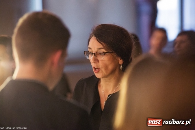 Zdjęcie w galerii na portalu naszraciborz.pl: Wieczorek poetycki poświęcony Jackowi Kaczmarskiemu w Gimnazjum nr 5  wiadomości z regionu