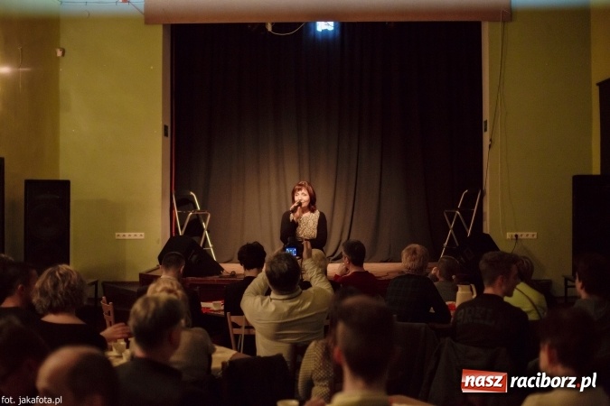 Zdjęcie w galerii na portalu naszraciborz.pl: Walentynkowy czwartek z zespołem Miraż w Młodzieżowym Domu Kultury wiadomości z regionu