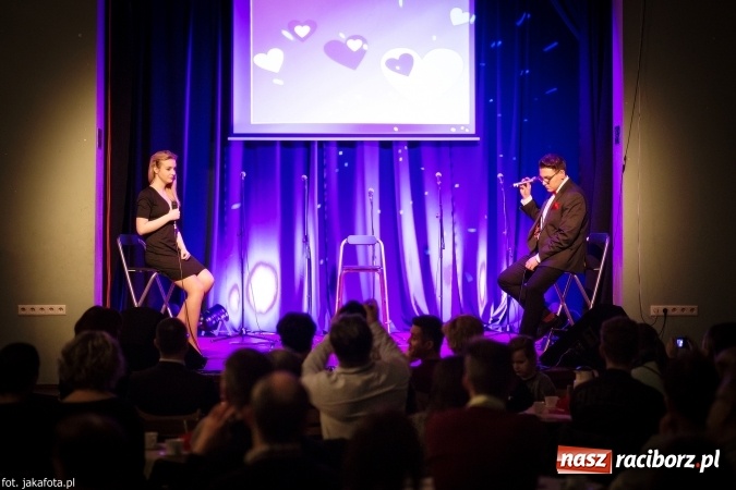 Zdjęcie w galerii na portalu naszraciborz.pl: Walentynkowy czwartek z zespołem Miraż w Młodzieżowym Domu Kultury wiadomości z regionu