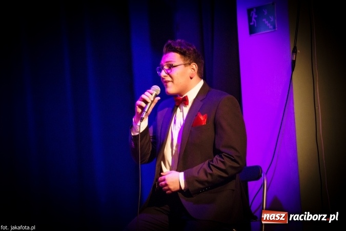 Zdjęcie w galerii na portalu naszraciborz.pl: Walentynkowy czwartek z zespołem Miraż w Młodzieżowym Domu Kultury wiadomości z regionu