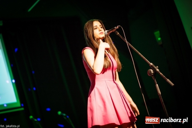 Zdjęcie w galerii na portalu naszraciborz.pl: Walentynkowy czwartek z zespołem Miraż w Młodzieżowym Domu Kultury wiadomości z regionu