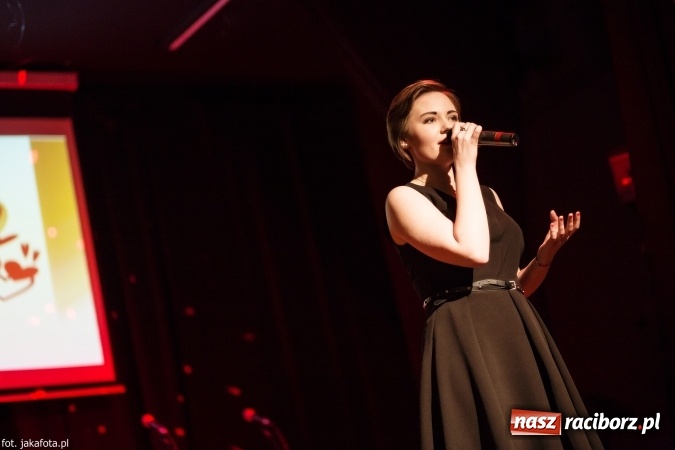 Zdjęcie w galerii na portalu naszraciborz.pl: Walentynkowy czwartek z zespołem Miraż w Młodzieżowym Domu Kultury wiadomości z regionu