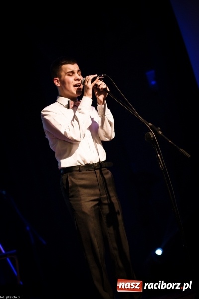 Zdjęcie w galerii na portalu naszraciborz.pl: Walentynkowy czwartek z zespołem Miraż w Młodzieżowym Domu Kultury wiadomości z regionu