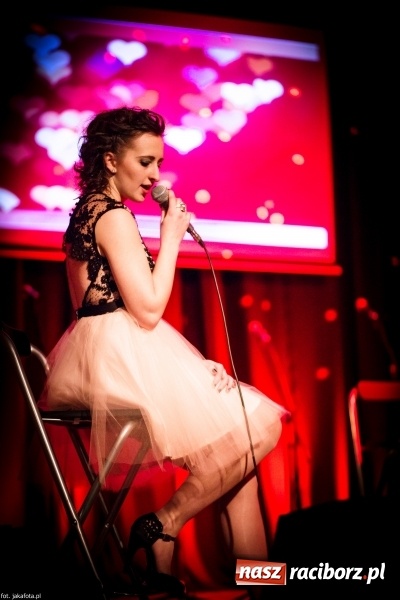 Zdjęcie w galerii na portalu naszraciborz.pl: Walentynkowy czwartek z zespołem Miraż w Młodzieżowym Domu Kultury wiadomości z regionu