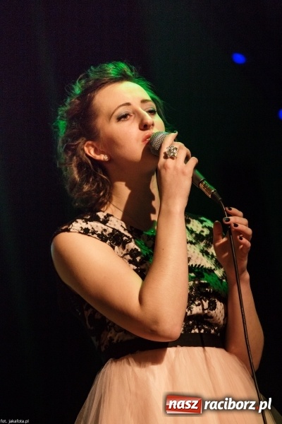 Zdjęcie w galerii na portalu naszraciborz.pl: Walentynkowy czwartek z zespołem Miraż w Młodzieżowym Domu Kultury wiadomości z regionu