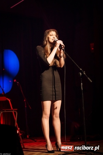 Zdjęcie w galerii na portalu naszraciborz.pl: Walentynkowy czwartek z zespołem Miraż w Młodzieżowym Domu Kultury wiadomości z regionu