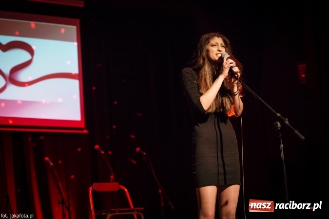 Zdjęcie w galerii na portalu naszraciborz.pl: Walentynkowy czwartek z zespołem Miraż w Młodzieżowym Domu Kultury wiadomości z regionu