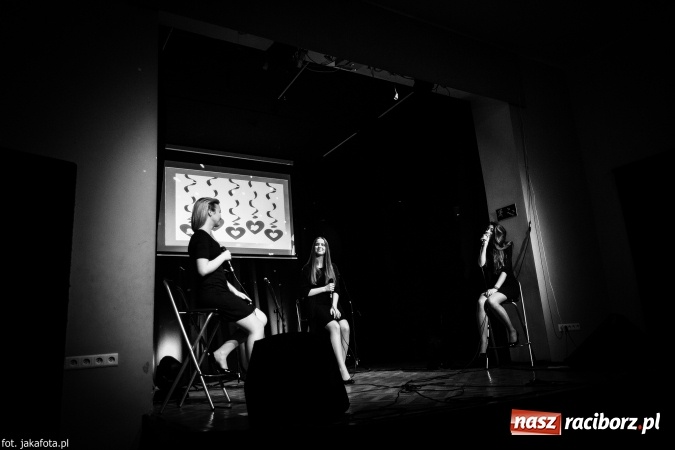 Zdjęcie w galerii na portalu naszraciborz.pl: Walentynkowy czwartek z zespołem Miraż w Młodzieżowym Domu Kultury wiadomości z regionu