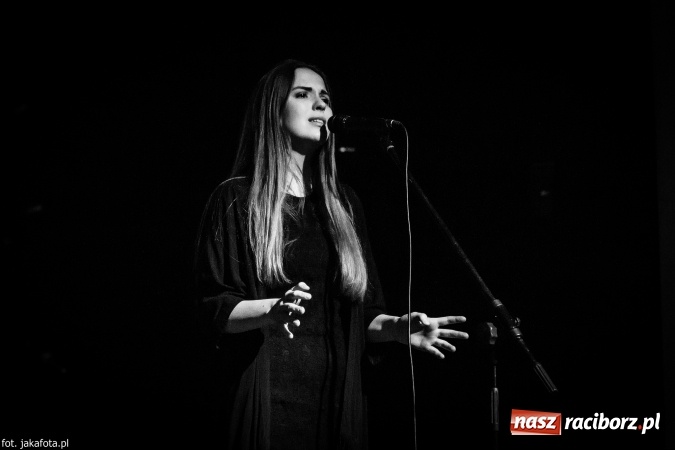 Zdjęcie w galerii na portalu naszraciborz.pl: Walentynkowy czwartek z zespołem Miraż w Młodzieżowym Domu Kultury wiadomości z regionu