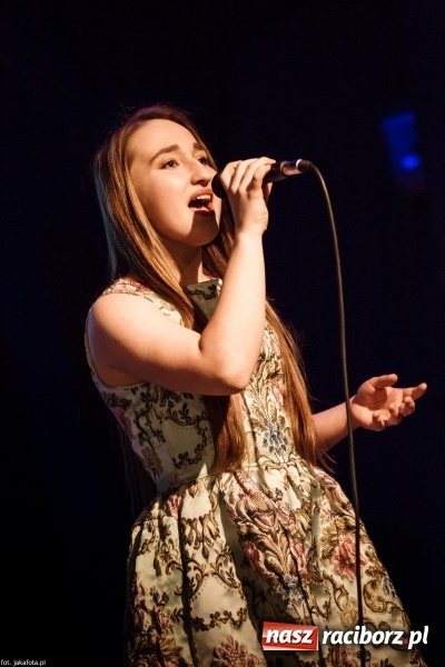 Zdjęcie w galerii na portalu naszraciborz.pl: Walentynkowy czwartek z zespołem Miraż w Młodzieżowym Domu Kultury wiadomości z regionu