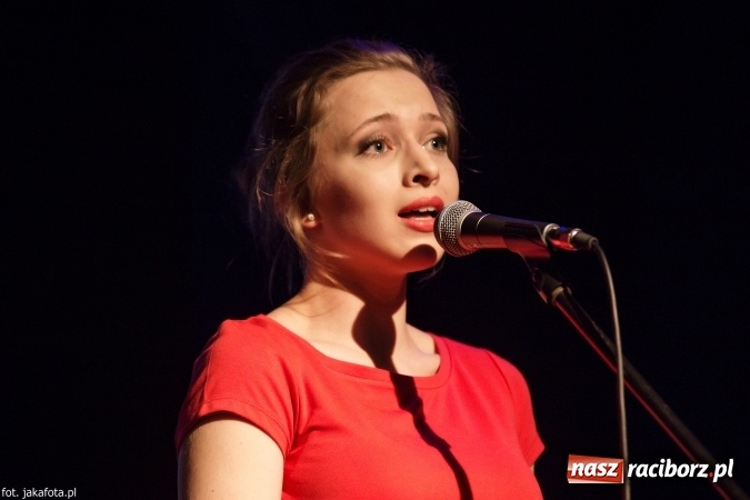 Zdjęcie w galerii na portalu naszraciborz.pl: Walentynkowy czwartek z zespołem Miraż w Młodzieżowym Domu Kultury wiadomości z regionu