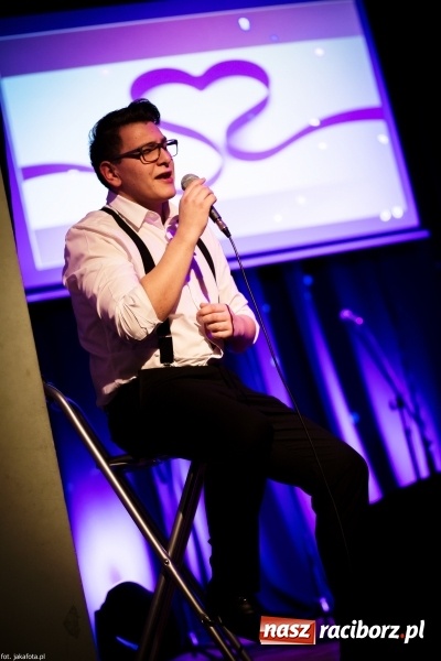 Zdjęcie w galerii na portalu naszraciborz.pl: Walentynkowy czwartek z zespołem Miraż w Młodzieżowym Domu Kultury wiadomości z regionu